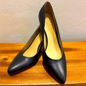 BNWOT Naturalizer Elegant Black Women's Pumps SIZE 8.5